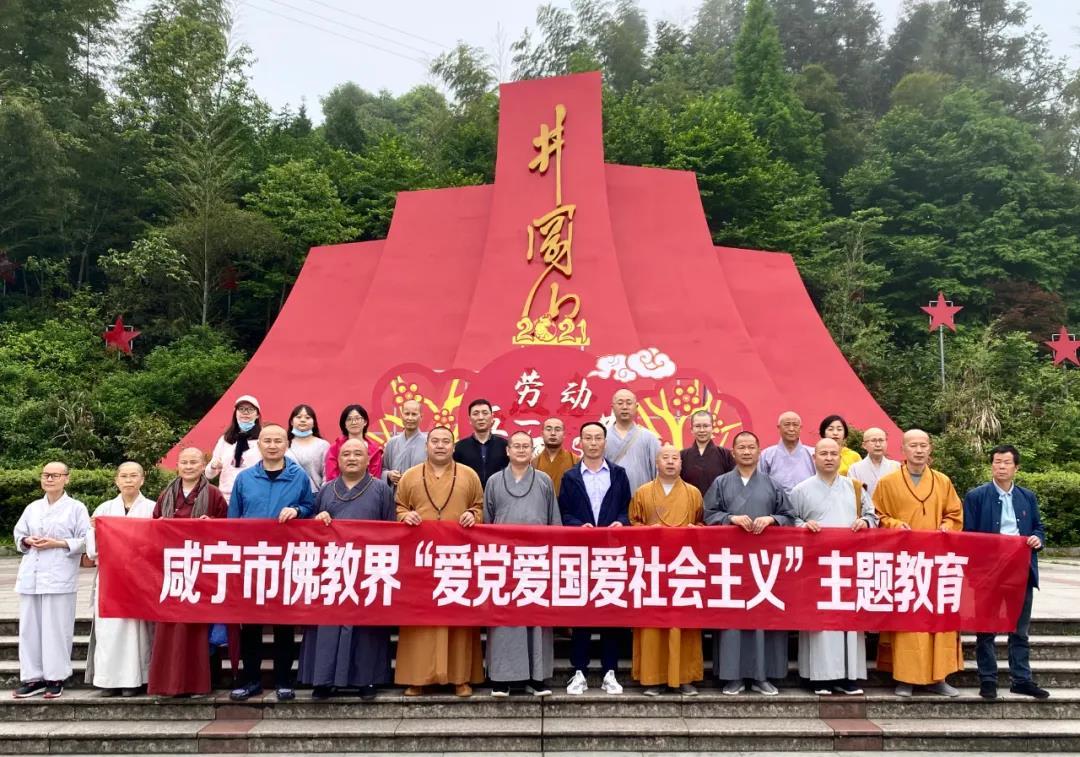 张婧仪活动生图，本人气质很好，眼睛里有故事感，性格软软糯糯